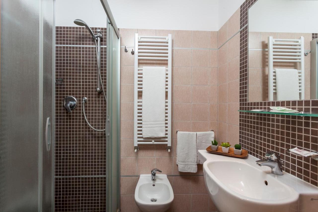 Hotel Aurora Mare Rimini Buitenkant foto